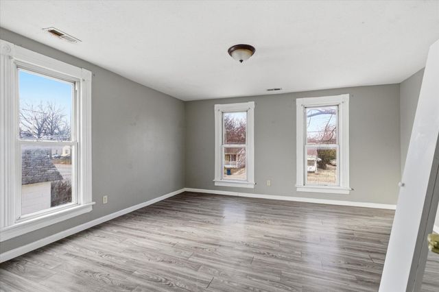 1026 W Division Street, Springfield, MO 65803