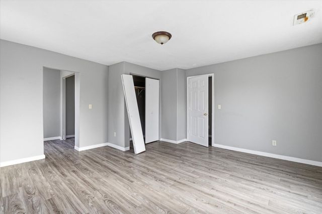 1026 W Division Street, Springfield, MO 65803