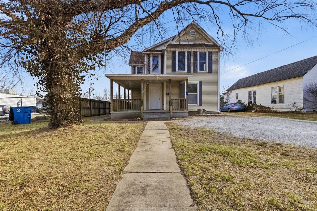 1026 W Division Street, Springfield, MO 65803