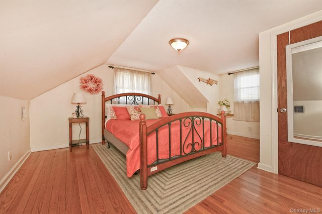 2 Keats Place, Greenlawn, NY 11740