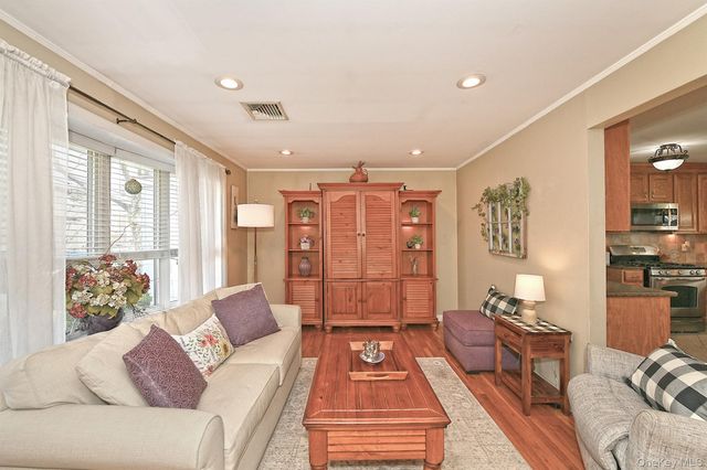 2 Keats Place, Greenlawn, NY 11740
