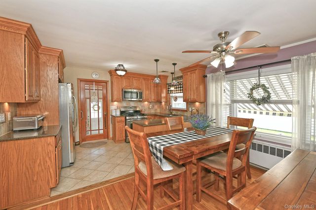2 Keats Place, Greenlawn, NY 11740