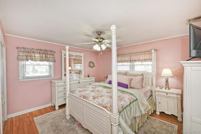 2 Keats Place, Greenlawn, NY 11740
