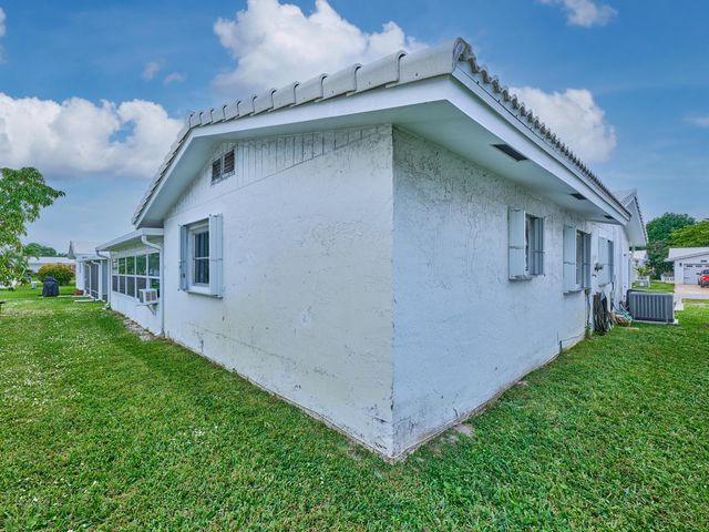 1710 SW 22nd Street, Boynton Beach, FL 33426