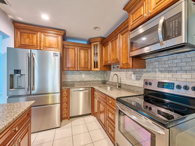 1710 SW 22nd Street, Boynton Beach, FL 33426