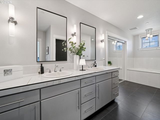 11641 Se WINGSPAN Way B5, Happy Valley, OR 97086