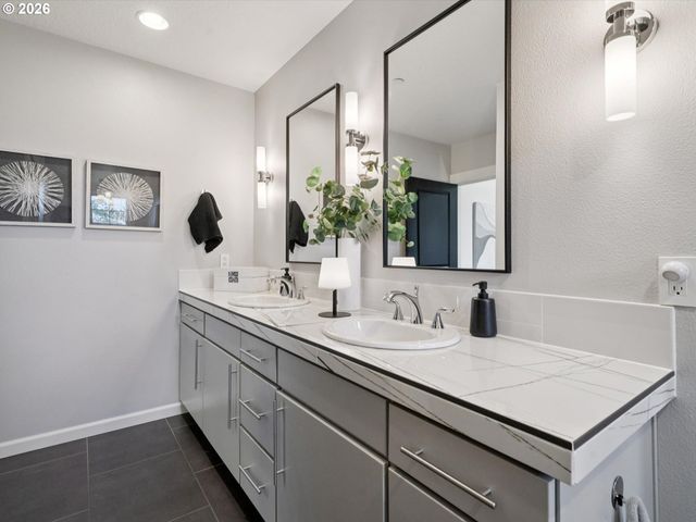 11641 Se WINGSPAN Way B5, Happy Valley, OR 97086