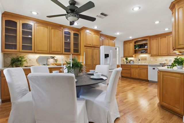 2829 Carson Street, Redwood City, CA 94061