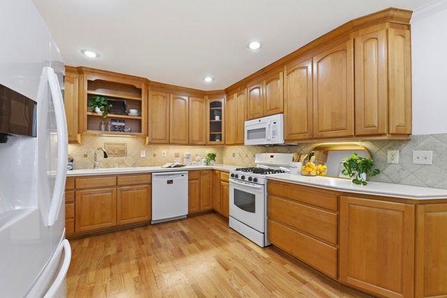 2829 Carson Street, Redwood City, CA 94061