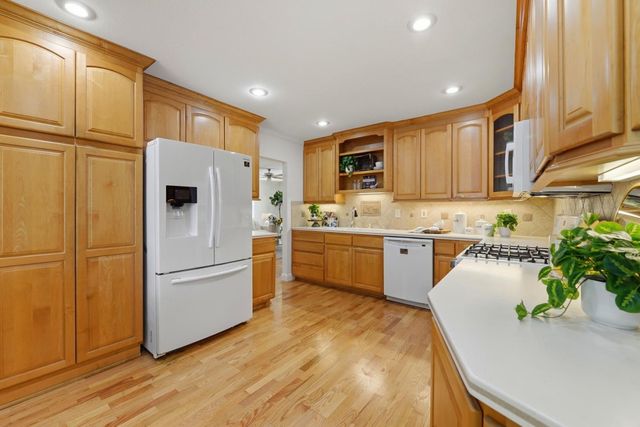 2829 Carson Street, Redwood City, CA 94061