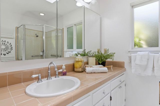 2829 Carson Street, Redwood City, CA 94061