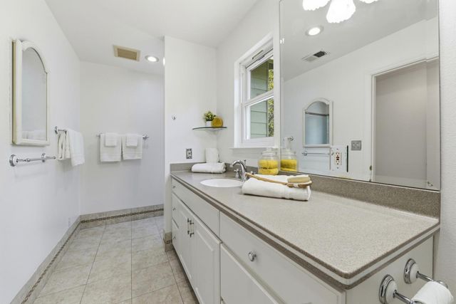 2829 Carson Street, Redwood City, CA 94061