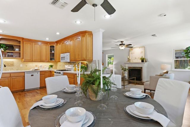 2829 Carson Street, Redwood City, CA 94061