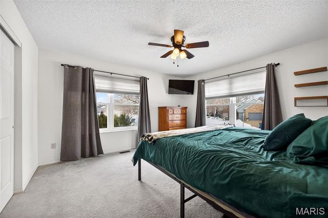 244 E Governor Place, St Charles, MO 63301