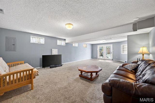 244 E Governor Place, St Charles, MO 63301