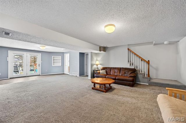 244 E Governor Place, St Charles, MO 63301