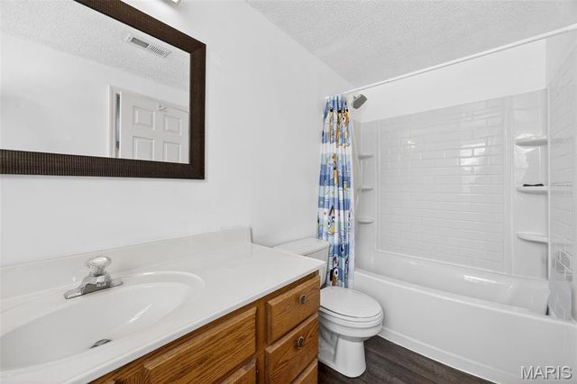 244 E Governor Place, St Charles, MO 63301