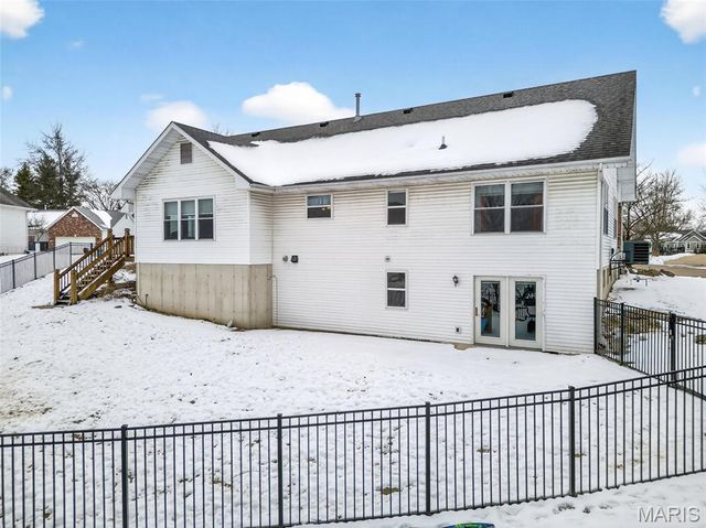 244 E Governor Place, St Charles, MO 63301