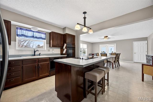 244 E Governor Place, St Charles, MO 63301