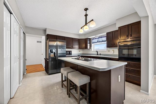 244 E Governor Place, St Charles, MO 63301