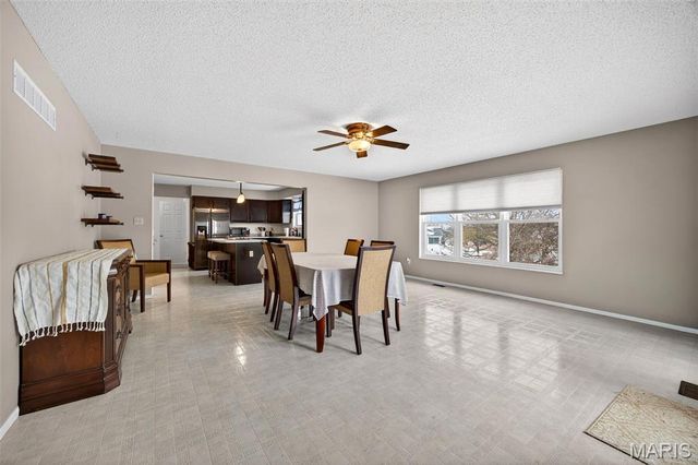 244 E Governor Place, St Charles, MO 63301