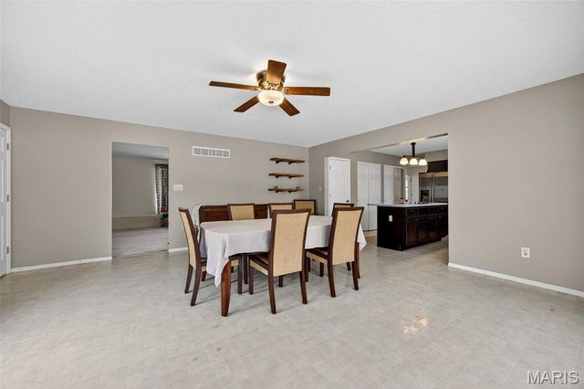 244 E Governor Place, St Charles, MO 63301