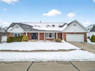 244 E Governor Place, St Charles, MO 63301