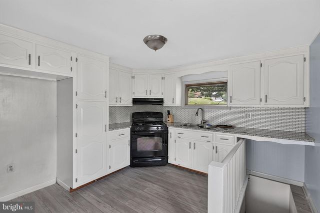 44 PEACOCK DR, Lancaster, PA 17601