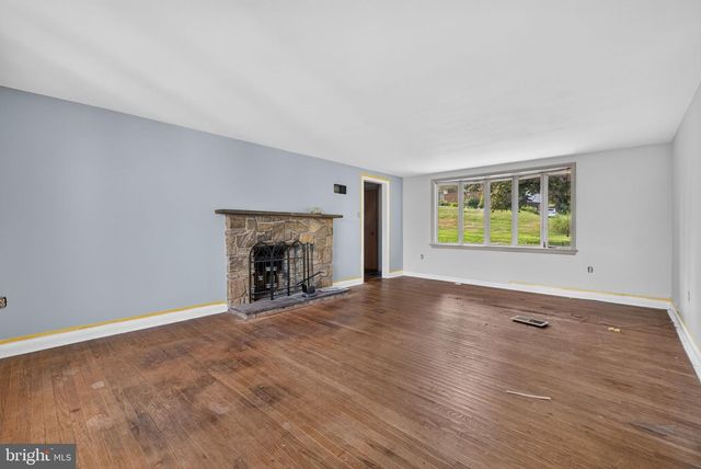 44 PEACOCK DR, Lancaster, PA 17601
