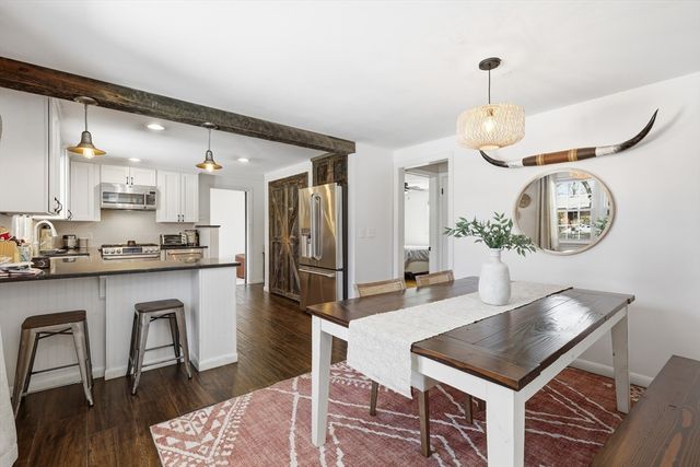 27 River Dr, Hadley, MA 01035