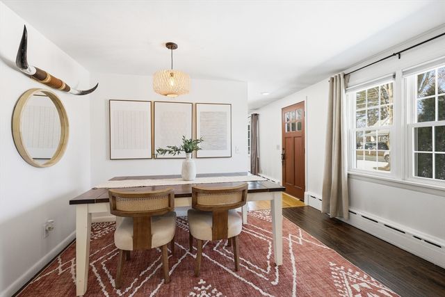 27 River Dr, Hadley, MA 01035