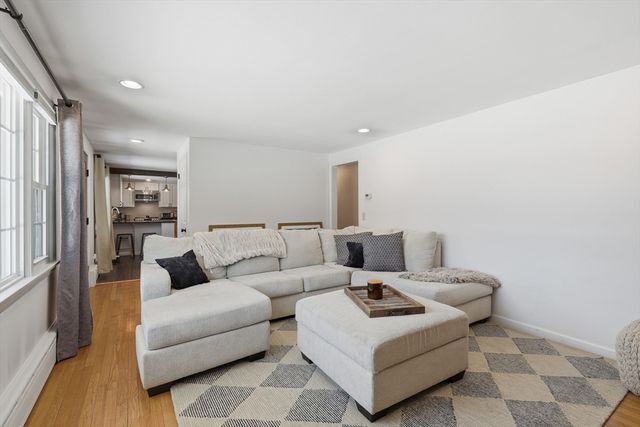 27 River Dr, Hadley, MA 01035