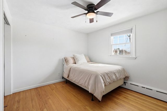 27 River Dr, Hadley, MA 01035