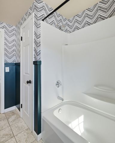 27 River Dr, Hadley, MA 01035