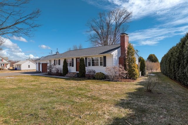 27 River Dr, Hadley, MA 01035