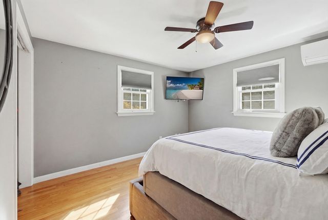 27 River Dr, Hadley, MA 01035