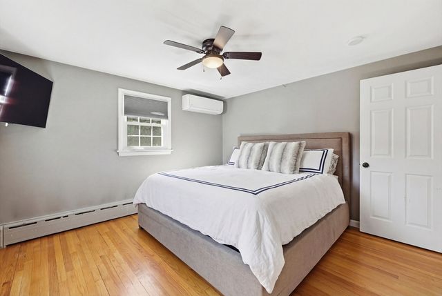 27 River Dr, Hadley, MA 01035