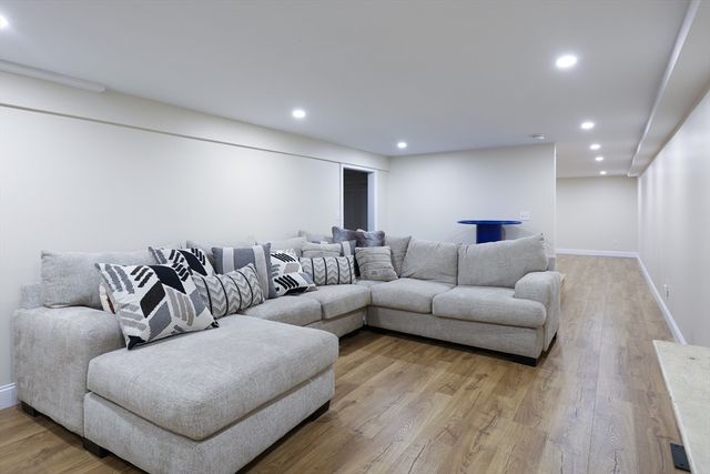 27 River Dr, Hadley, MA 01035