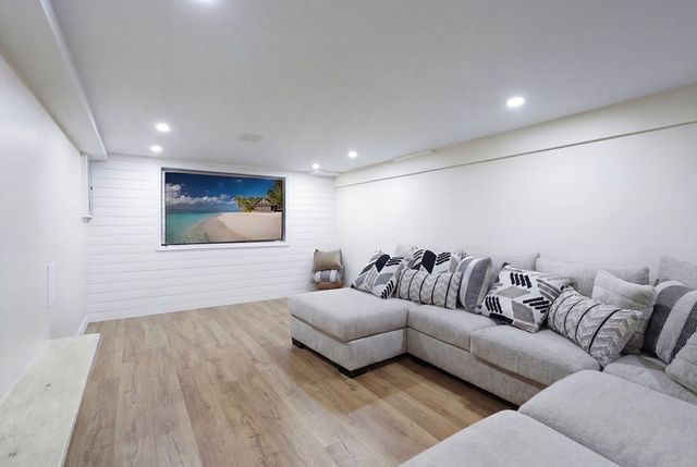 27 River Dr, Hadley, MA 01035