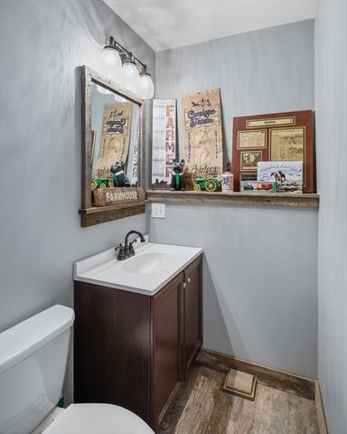 27 River Dr, Hadley, MA 01035