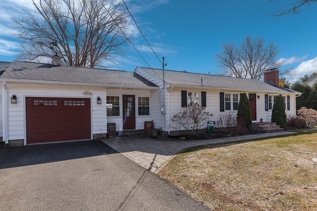 27 River Dr, Hadley, MA 01035