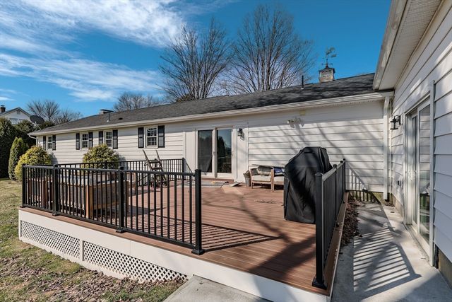 27 River Dr, Hadley, MA 01035