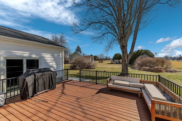 27 River Dr, Hadley, MA 01035