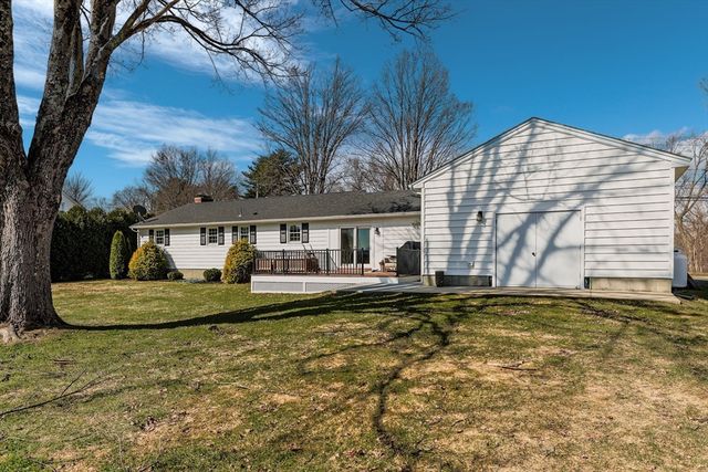27 River Dr, Hadley, MA 01035