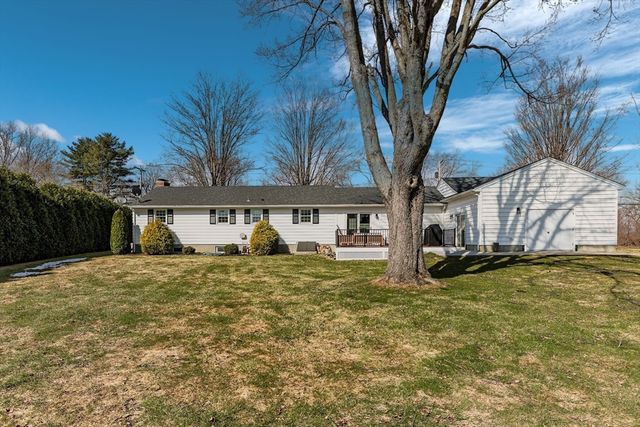 27 River Dr, Hadley, MA 01035