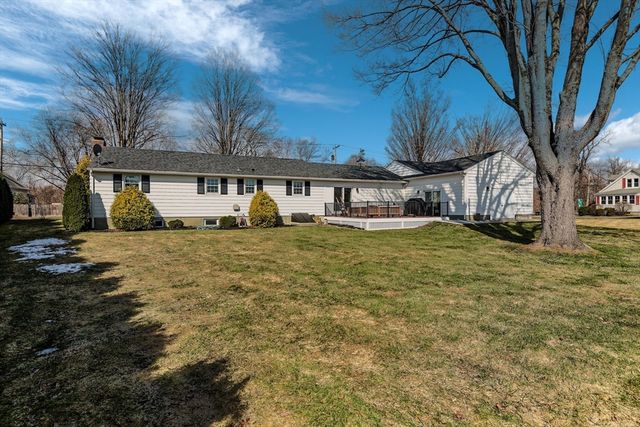 27 River Dr, Hadley, MA 01035