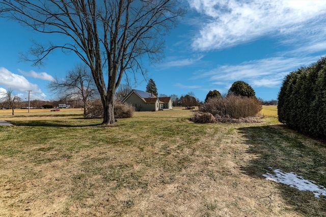 27 River Dr, Hadley, MA 01035