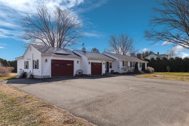 27 River Dr, Hadley, MA 01035