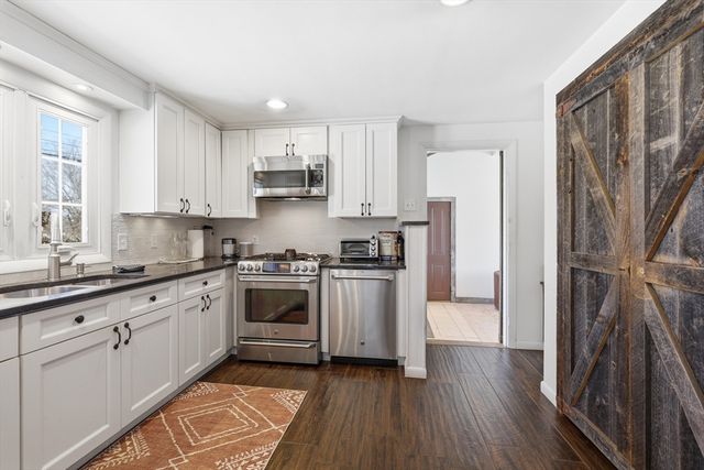 27 River Dr, Hadley, MA 01035