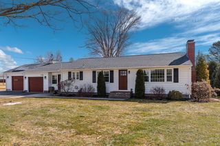 27 River Dr, Hadley, MA 01035
